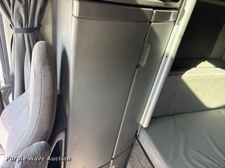 image for item YA1955 2022 Volvo VNL semi truck