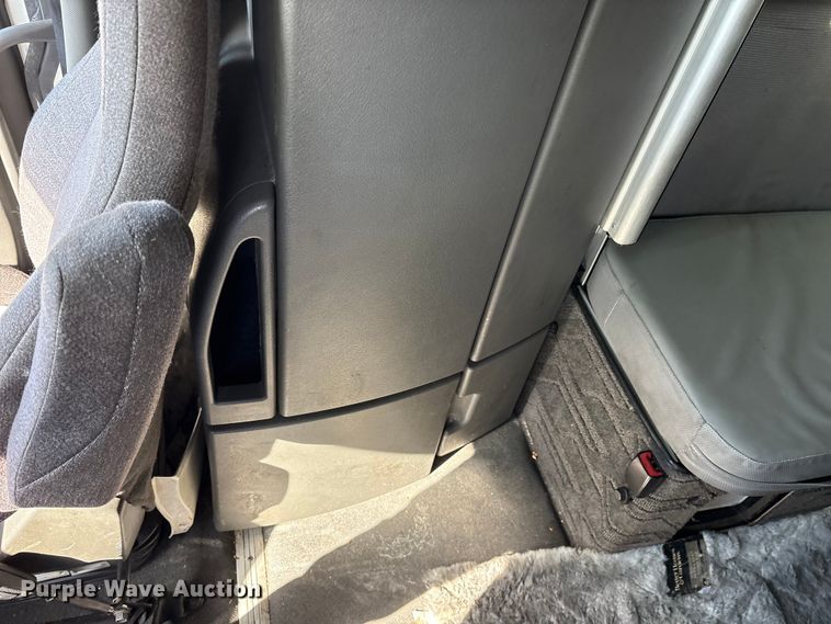 image for item YA1955 2022 Volvo VNL semi truck