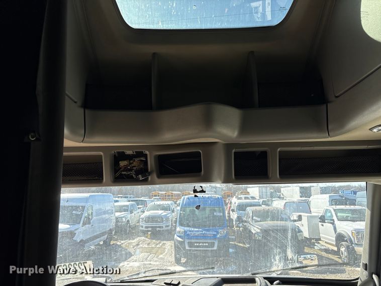 image for item YA1955 2022 Volvo VNL semi truck