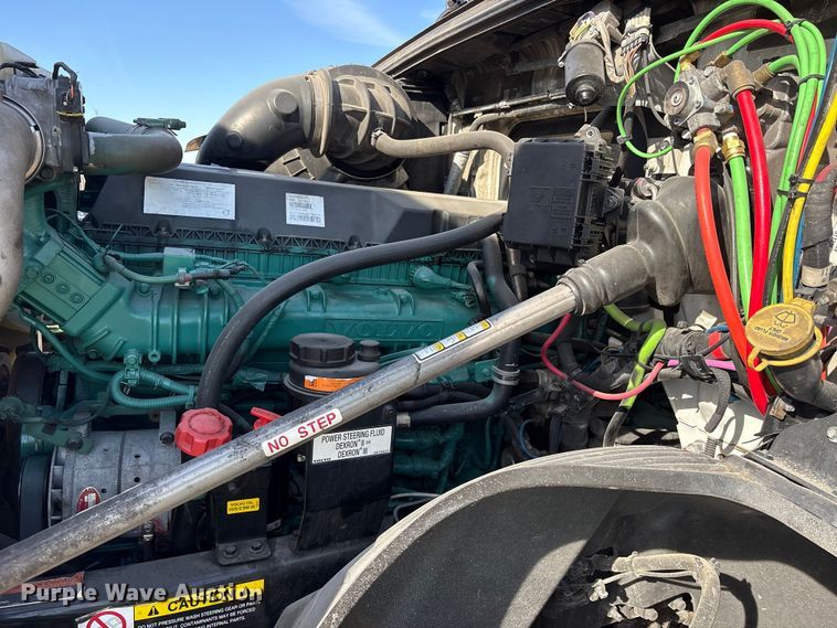 image for item YA1955 2022 Volvo VNL semi truck