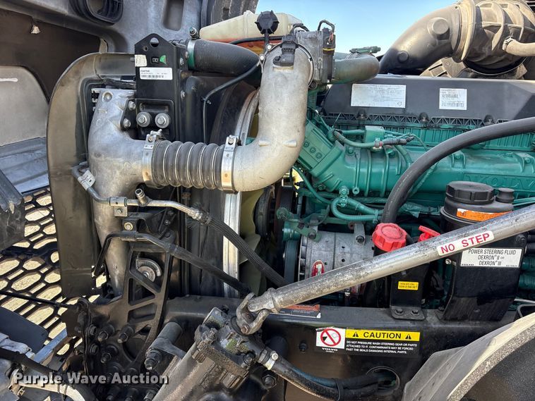 image for item YA1955 2022 Volvo VNL semi truck