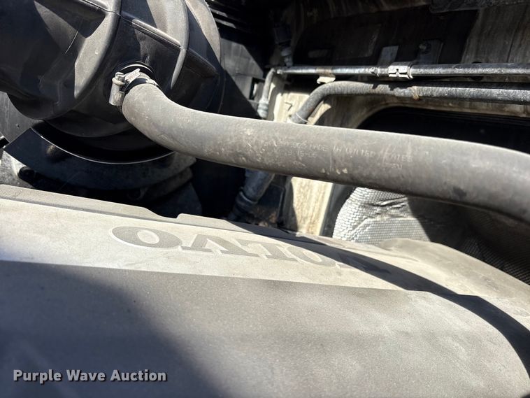 image for item YA1955 2022 Volvo VNL semi truck