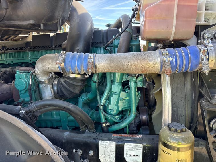 image for item YA1955 2022 Volvo VNL semi truck