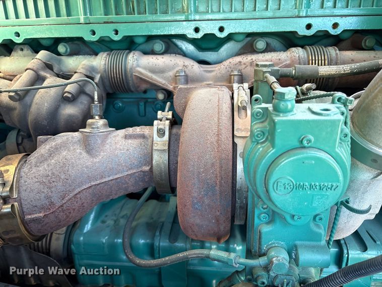 image for item YA1955 2022 Volvo VNL semi truck