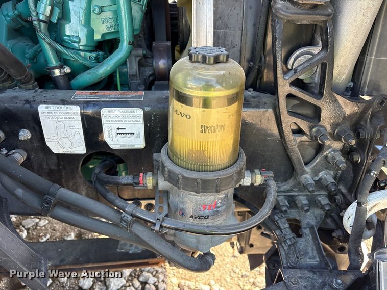 image for item YA1955 2022 Volvo VNL semi truck