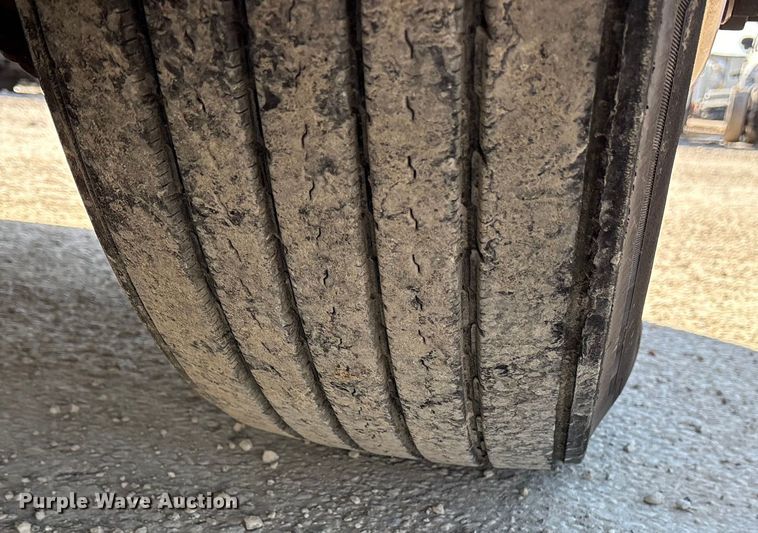 image for item YA1955 2022 Volvo VNL semi truck