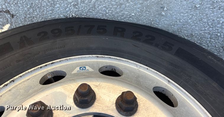 image for item YA1955 2022 Volvo VNL semi truck