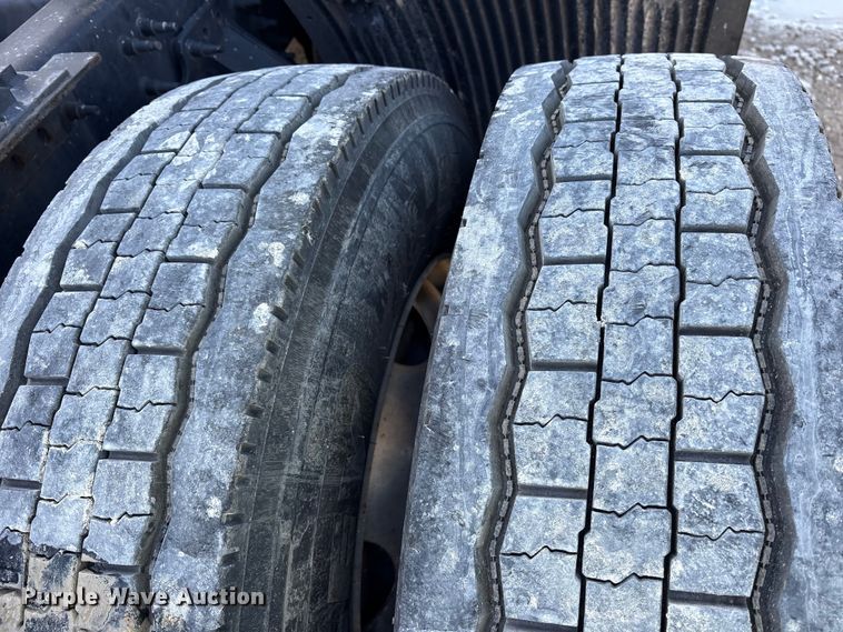 image for item YA1955 2022 Volvo VNL semi truck