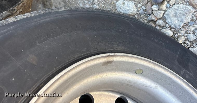 image for item YA1955 2022 Volvo VNL semi truck