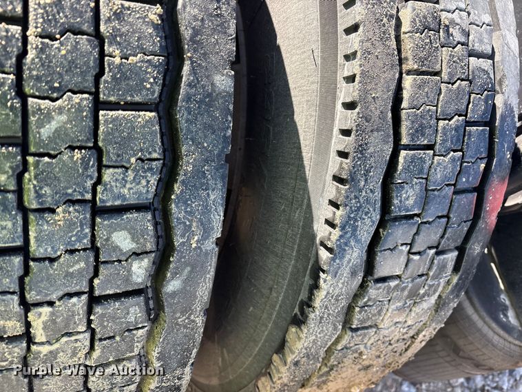 image for item YA1955 2022 Volvo VNL semi truck