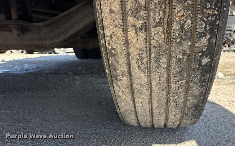 image for item YA1955 2022 Volvo VNL semi truck