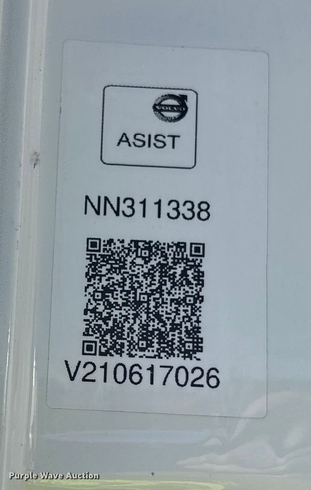 image for item YA1955 2022 Volvo VNL semi truck