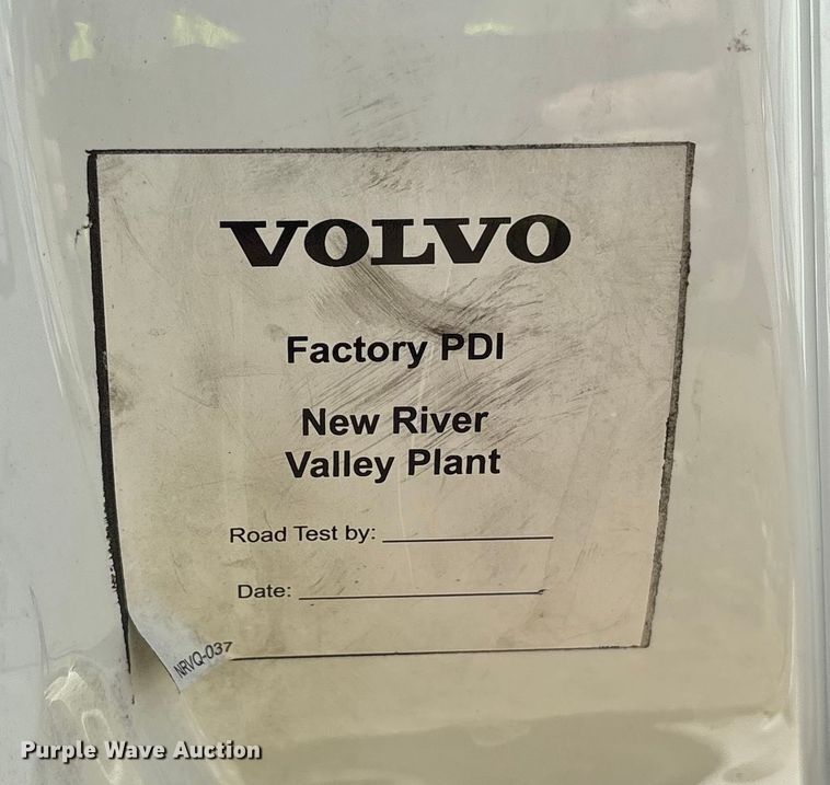 image for item YA1955 2022 Volvo VNL semi truck