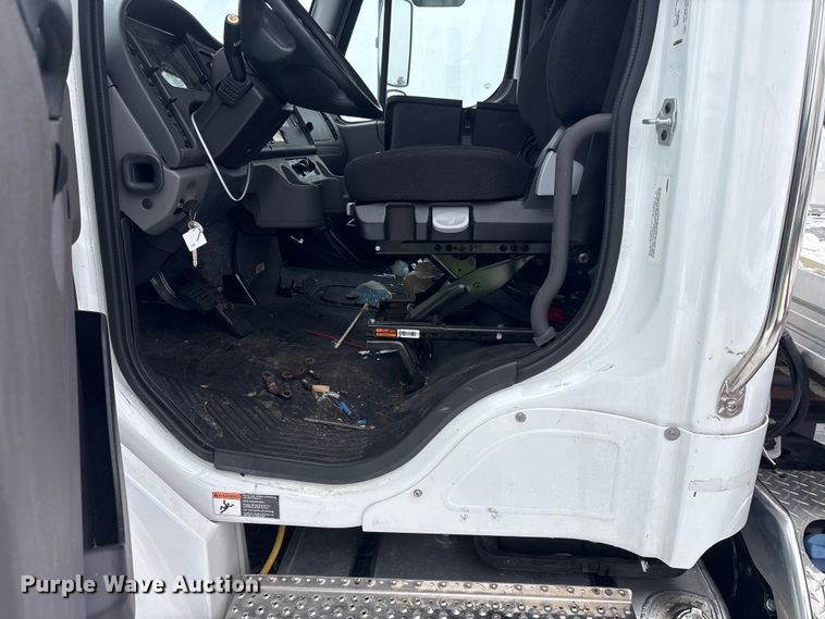 image for item YA2019 2024 Freightliner Business Class M2 box truck