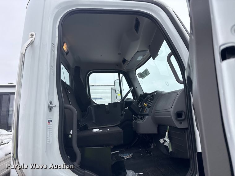 image for item YA2019 2024 Freightliner Business Class M2 box truck
