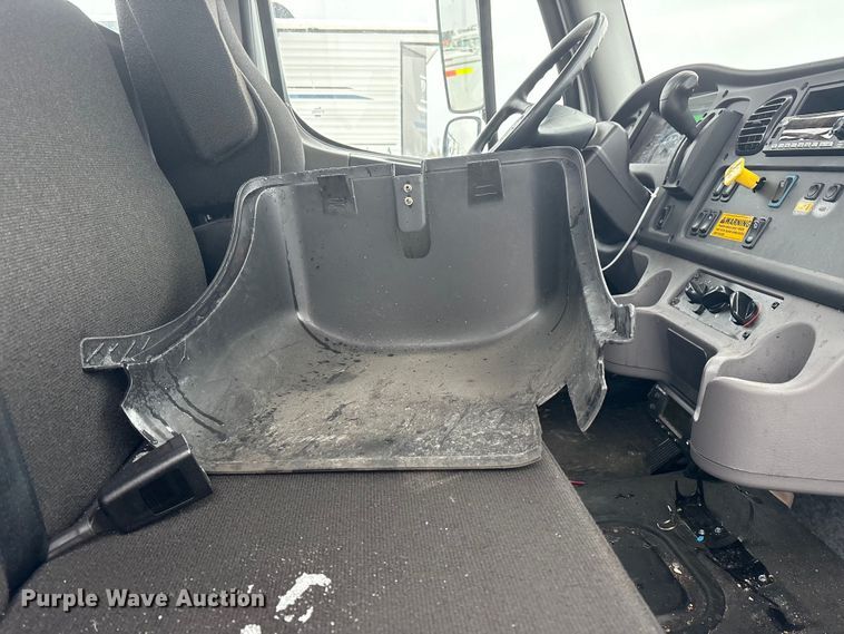 image for item YA2019 2024 Freightliner Business Class M2 box truck