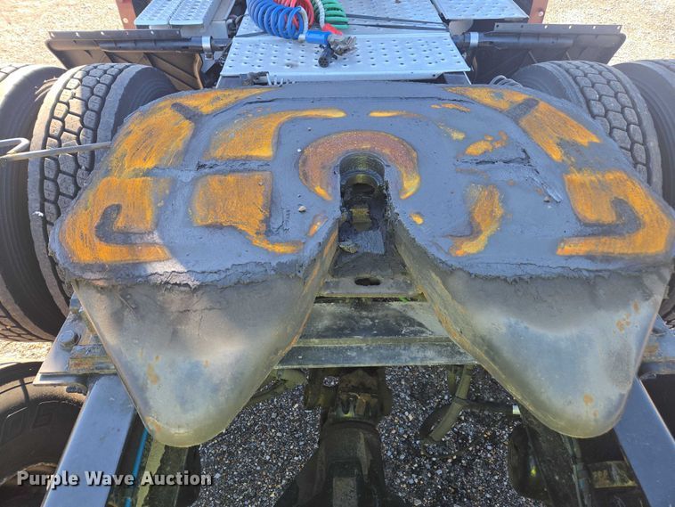 image for item YA2093 2020 Freightliner Cascadia semi truck