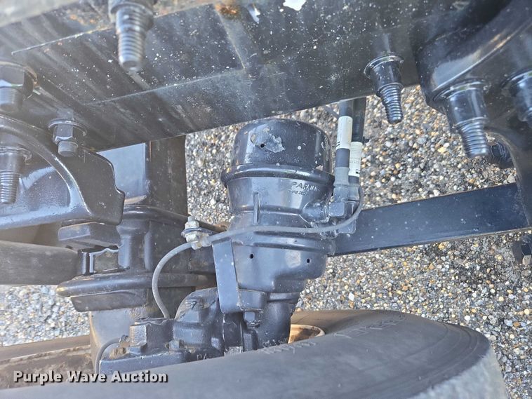 image for item YA2093 2020 Freightliner Cascadia semi truck