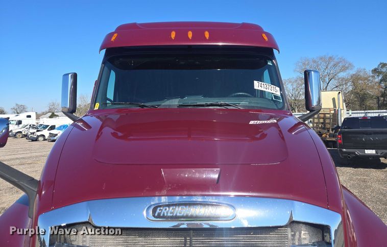 image for item YA2093 2020 Freightliner Cascadia semi truck