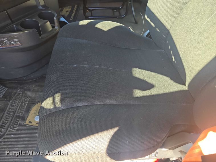 image for item YA2093 2020 Freightliner Cascadia semi truck