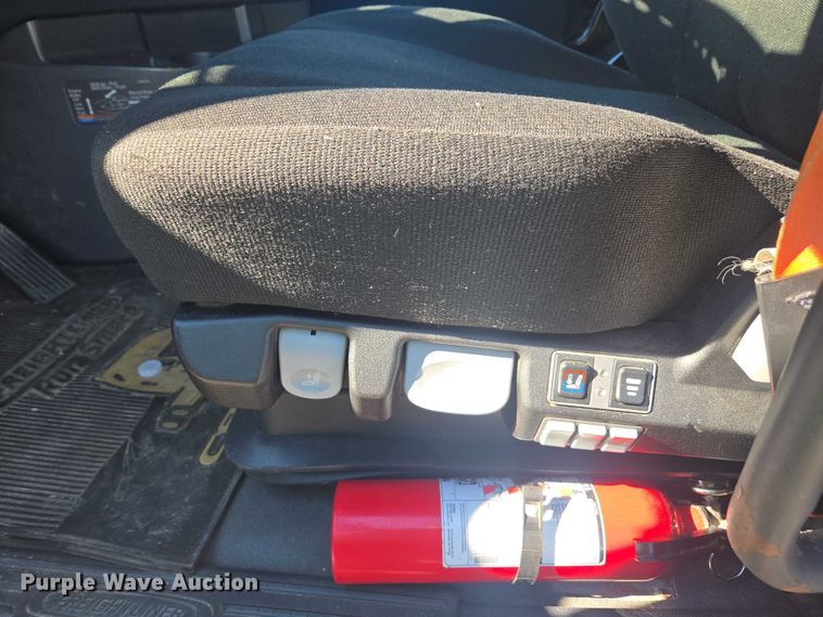 image for item YA2093 2020 Freightliner Cascadia semi truck