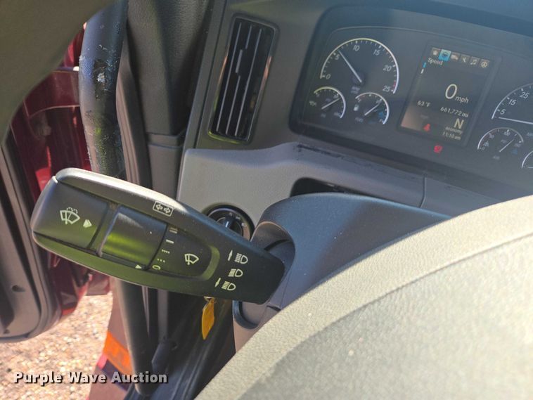 image for item YA2093 2020 Freightliner Cascadia semi truck