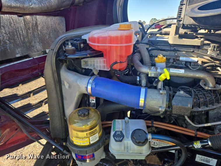 image for item YA2093 2020 Freightliner Cascadia semi truck