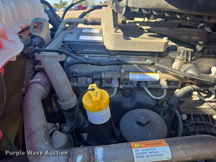 image for item YA2093 2020 Freightliner Cascadia semi truck