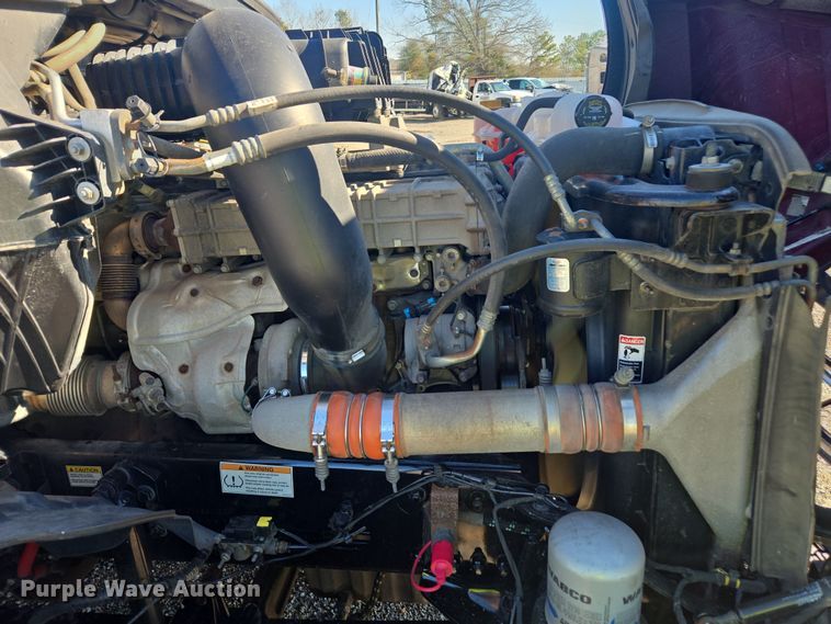 image for item YA2093 2020 Freightliner Cascadia semi truck