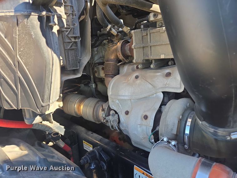 image for item YA2093 2020 Freightliner Cascadia semi truck