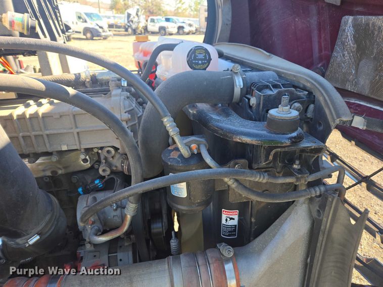 image for item YA2093 2020 Freightliner Cascadia semi truck