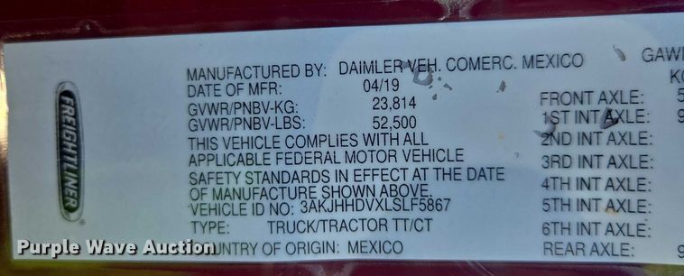 image for item YA2093 2020 Freightliner Cascadia semi truck