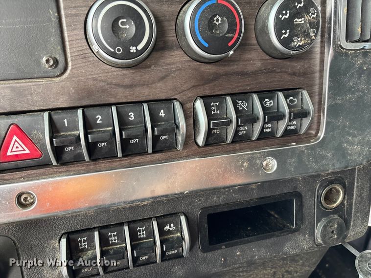 image for item YA2161 2024 Western Star 49X semi truck