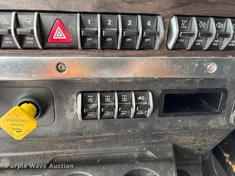 image for item YA2161 2024 Western Star 49X semi truck