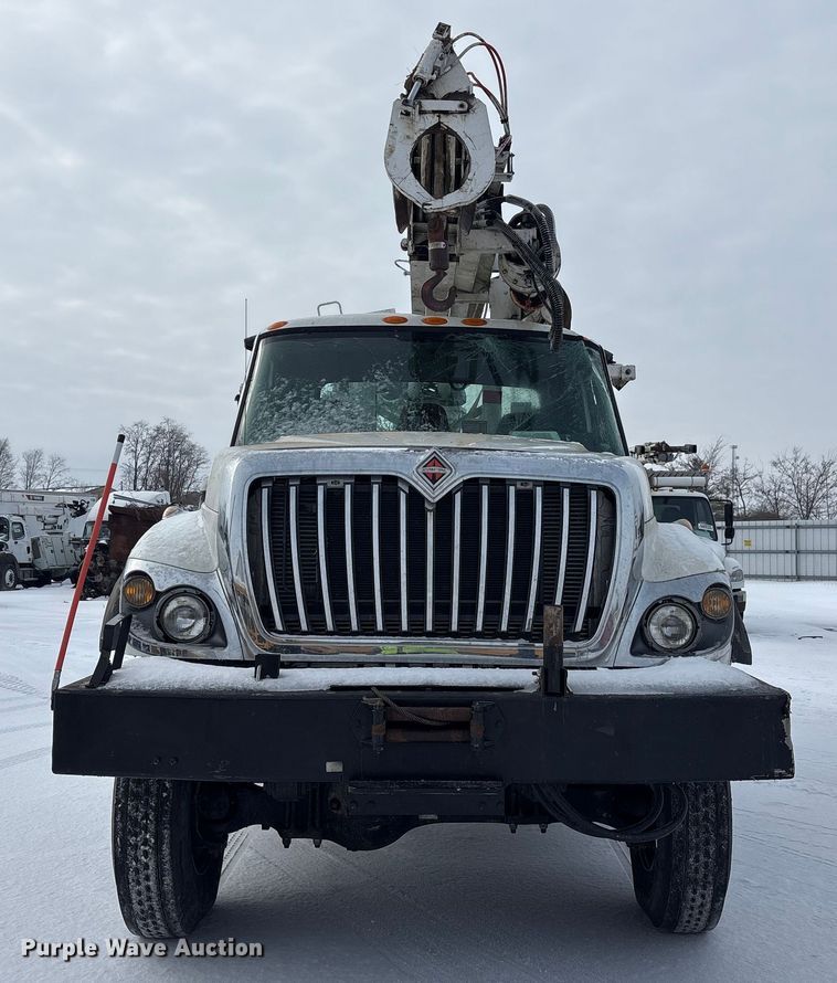 image for item YA2173 2019 International 7300 digger derrick truck