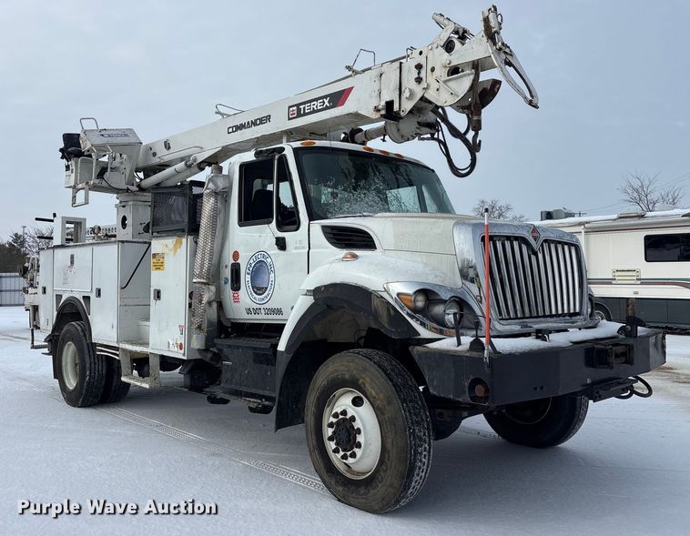 image for item YA2173 2019 International 7300 digger derrick truck