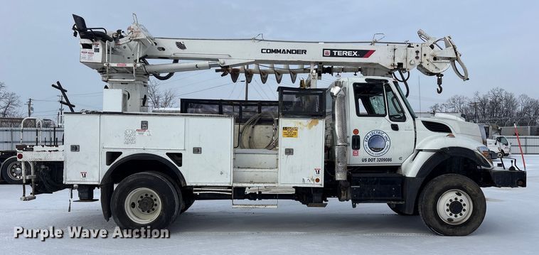 image for item YA2173 2019 International 7300 digger derrick truck