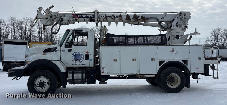 image for item YA2173 2019 International 7300 digger derrick truck