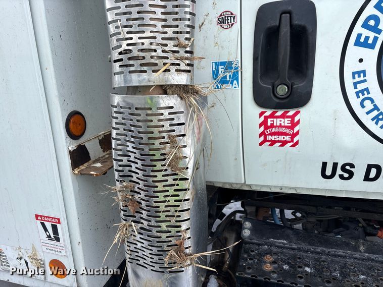 image for item YA2173 2019 International 7300 digger derrick truck