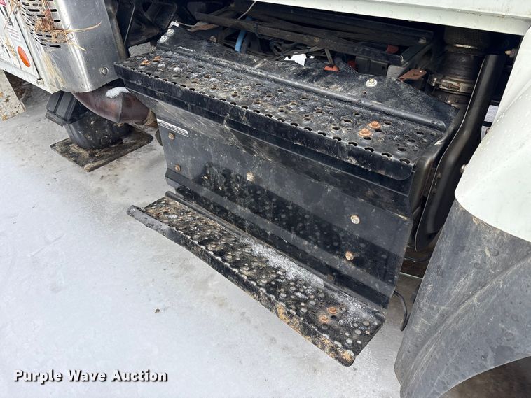 image for item YA2173 2019 International 7300 digger derrick truck