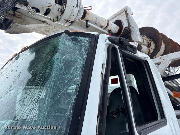 image for item YA2173 2019 International 7300 digger derrick truck