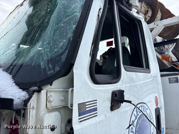 image for item YA2173 2019 International 7300 digger derrick truck