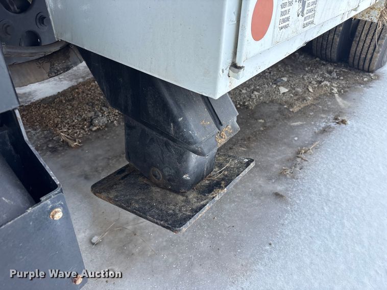 image for item YA2173 2019 International 7300 digger derrick truck