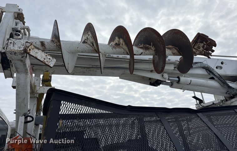 image for item YA2173 2019 International 7300 digger derrick truck