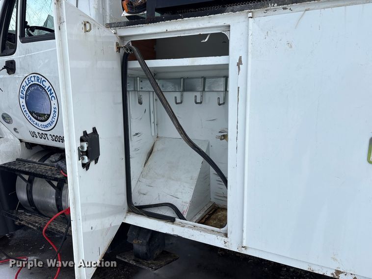 image for item YA2173 2019 International 7300 digger derrick truck