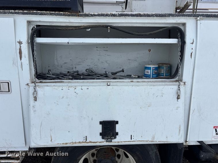 image for item YA2173 2019 International 7300 digger derrick truck