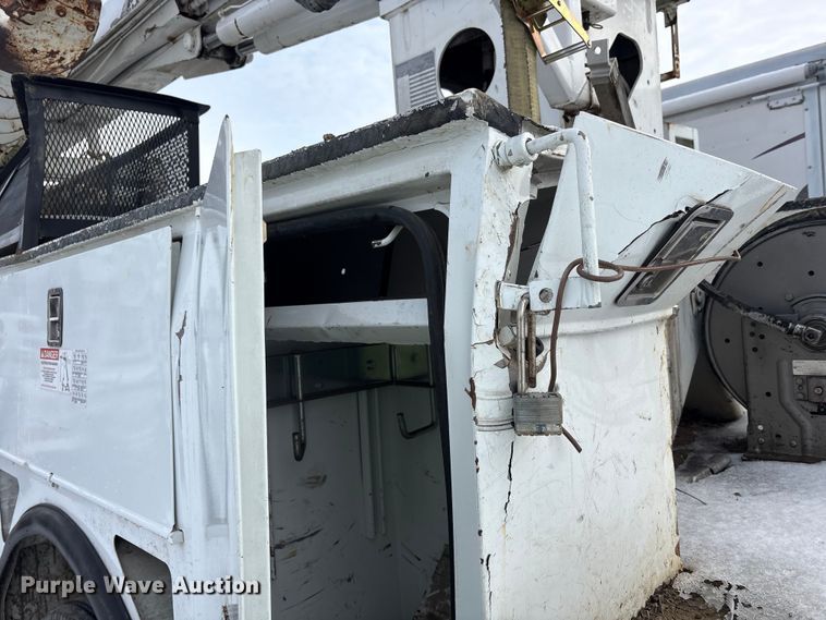 image for item YA2173 2019 International 7300 digger derrick truck