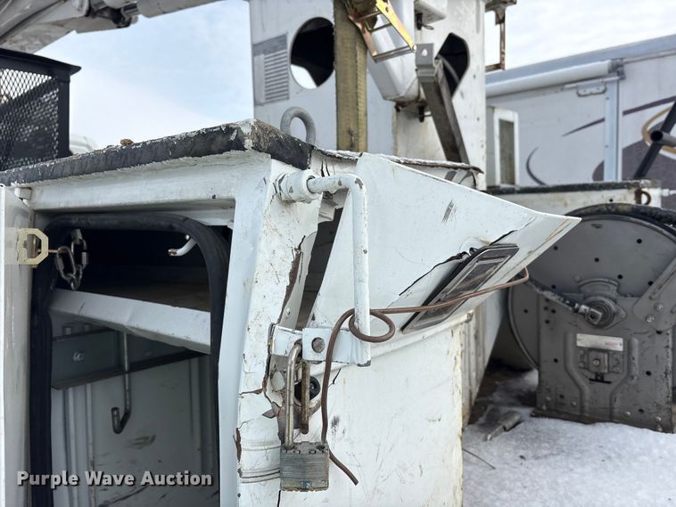 image for item YA2173 2019 International 7300 digger derrick truck