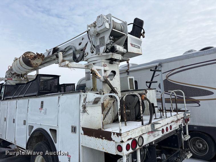 image for item YA2173 2019 International 7300 digger derrick truck