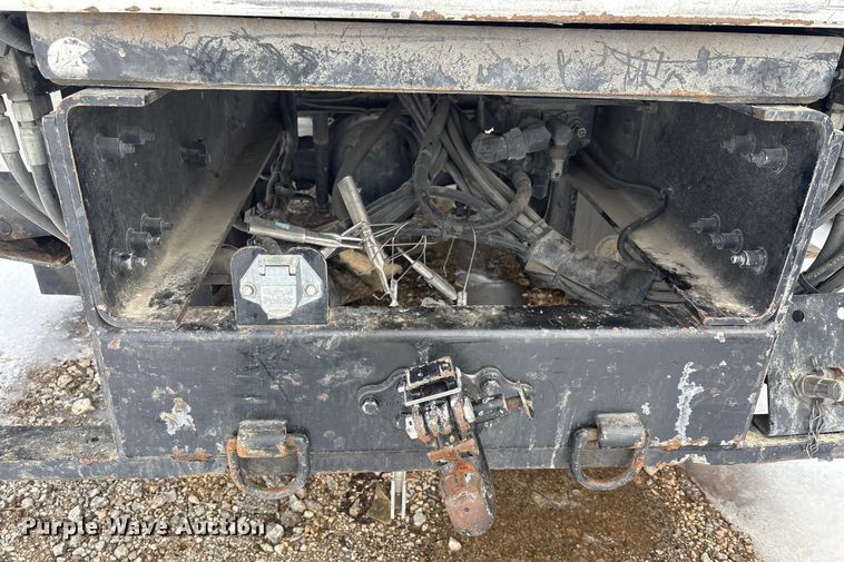 image for item YA2173 2019 International 7300 digger derrick truck